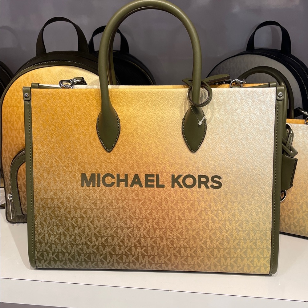 MICHAEL KORS Mirella Medium Ombré Signature Logo Tote Bag
Olive Combo
NWT - Picture 9 of 16